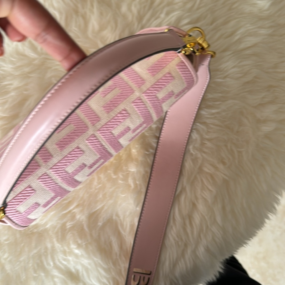❌Sold❌ FENDI *NEW RARE* Baguette - Pink with cutout lettering crossbody strap - Picture 7 of 17